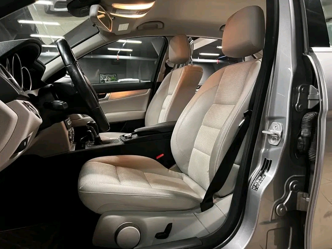 Mercedes-Benz C180