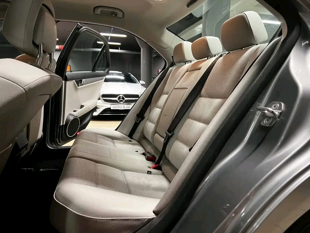 Mercedes-Benz C180