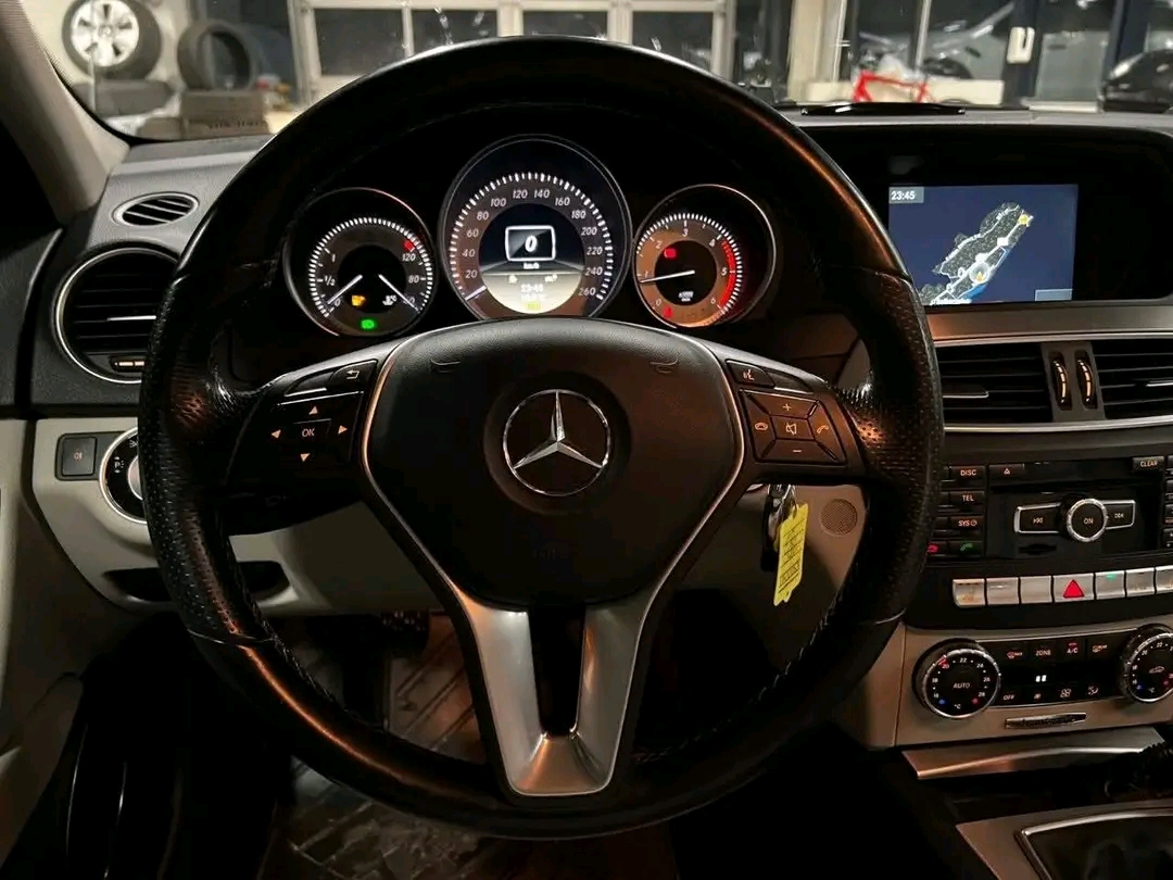 Mercedes-Benz C180