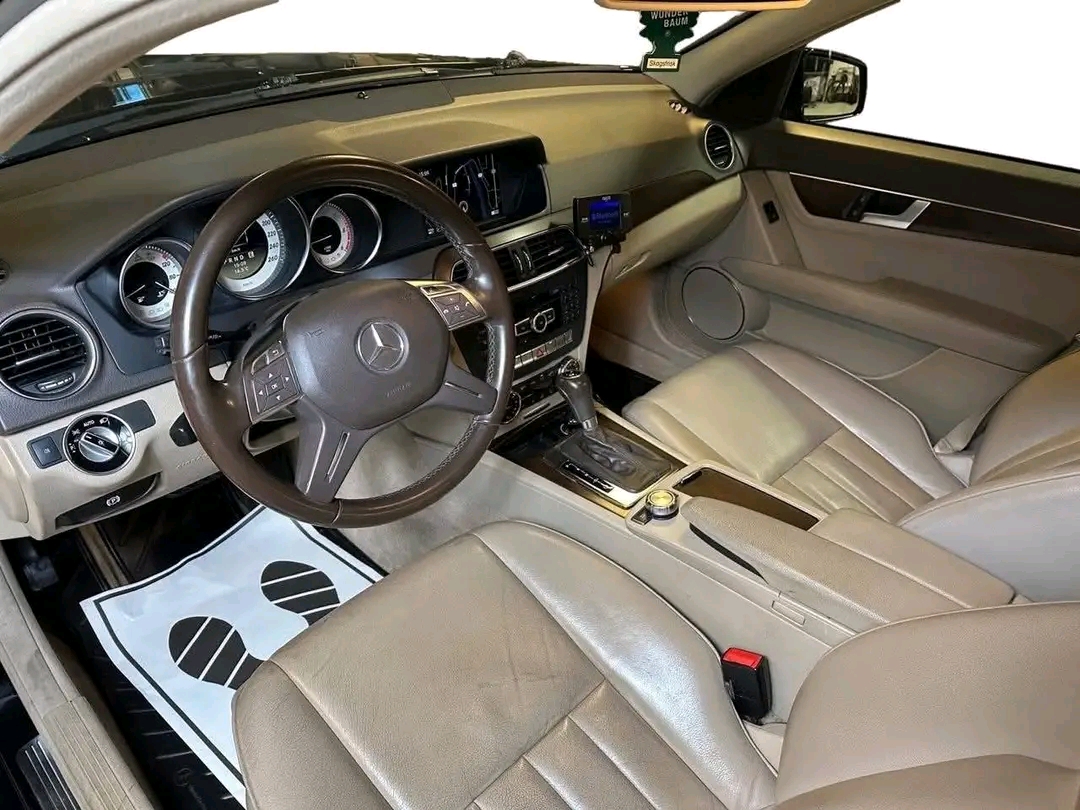Mercedes-Benz C200