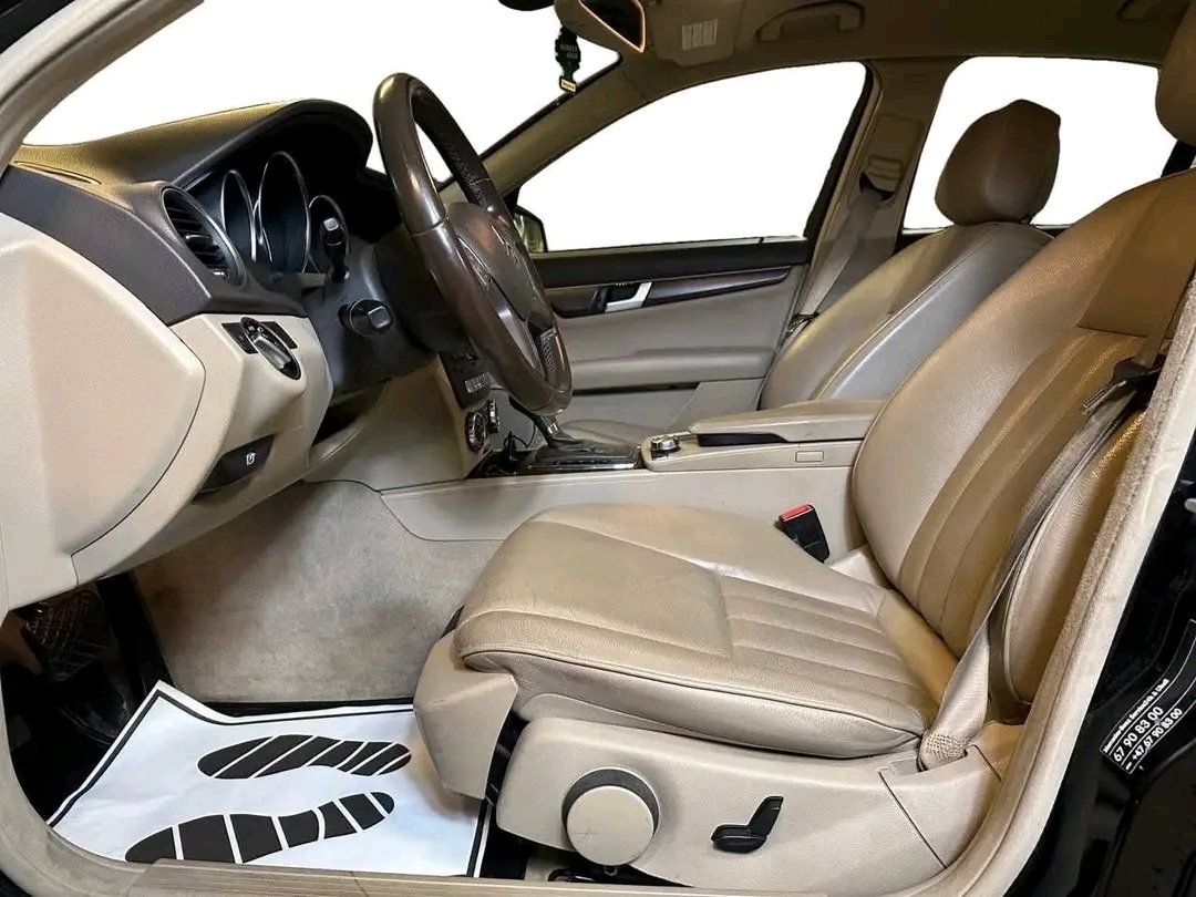 Mercedes-Benz C200