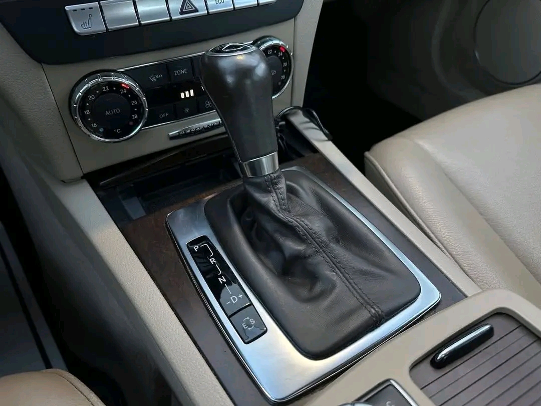Mercedes-Benz C200