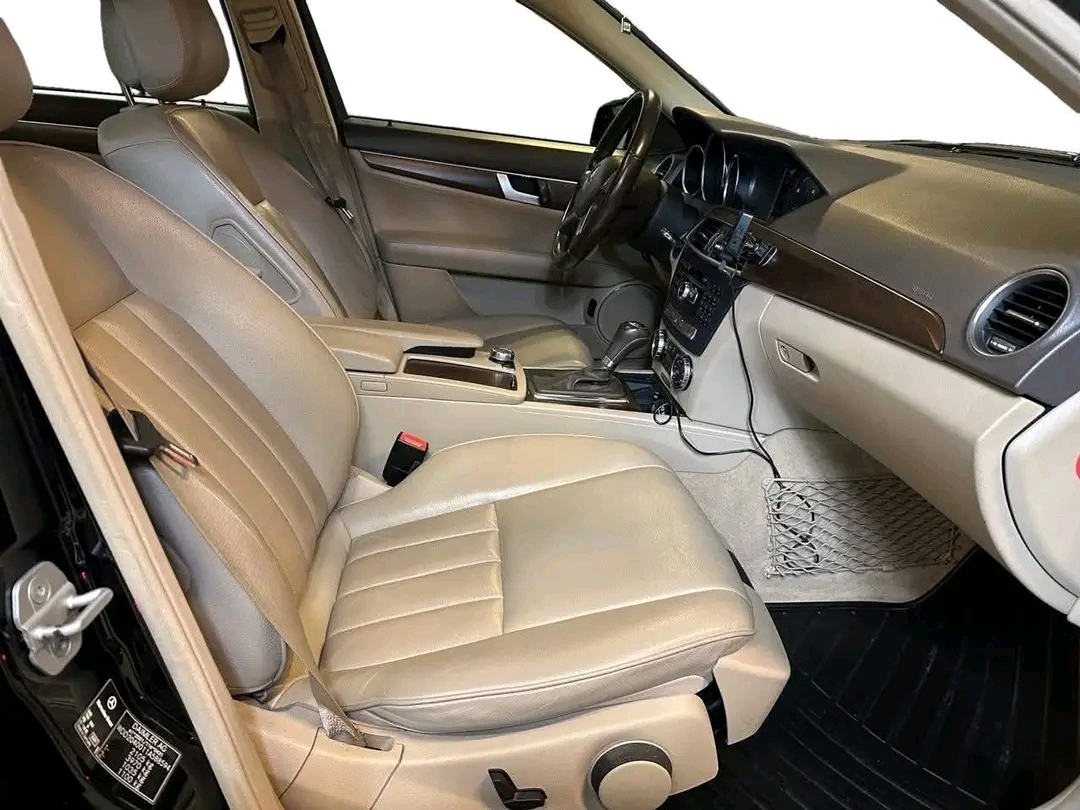 Mercedes-Benz C200