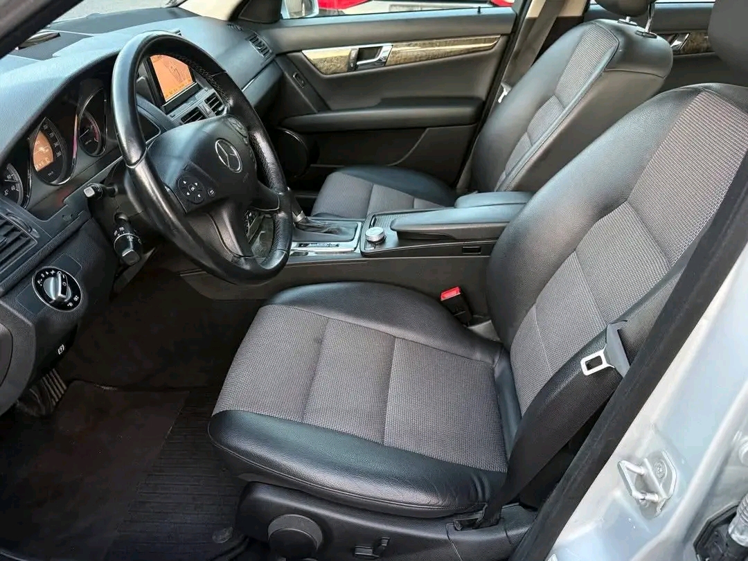 Mercedes-Benz C220