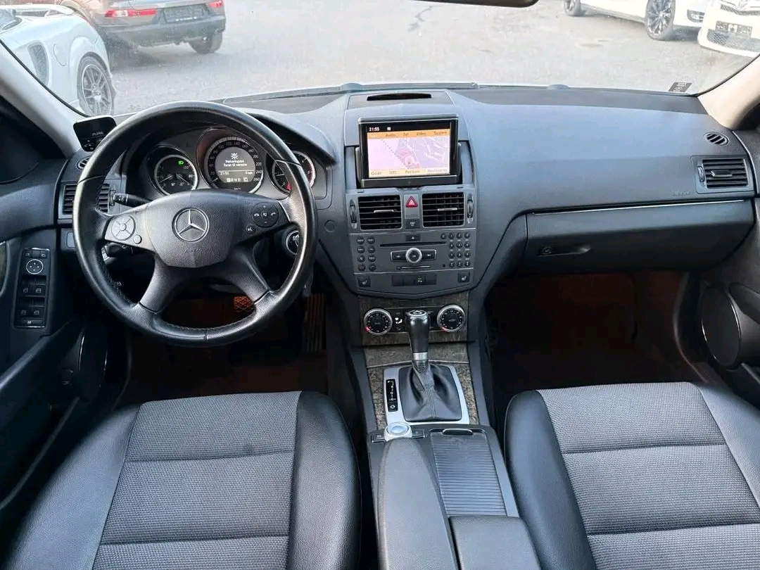 Mercedes-Benz C220
