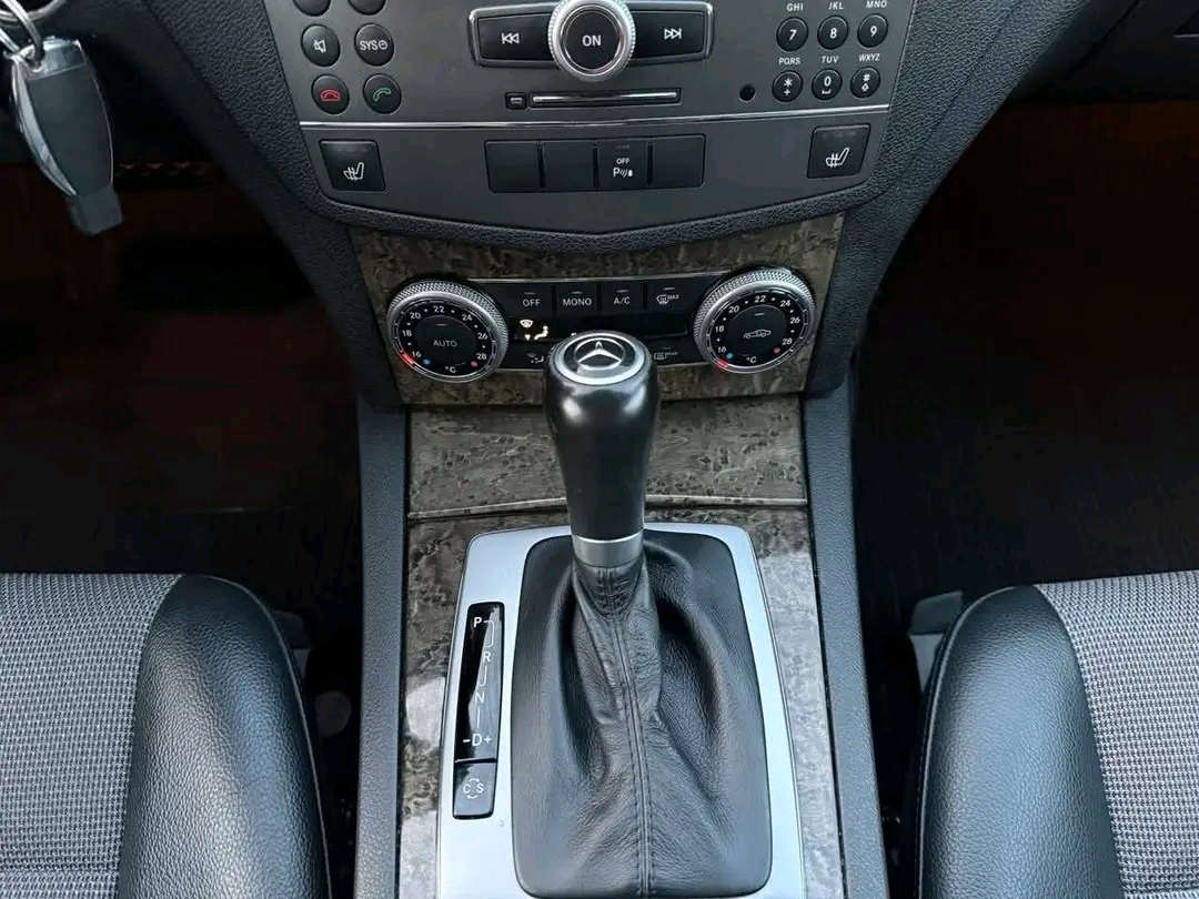 Mercedes-Benz C220
