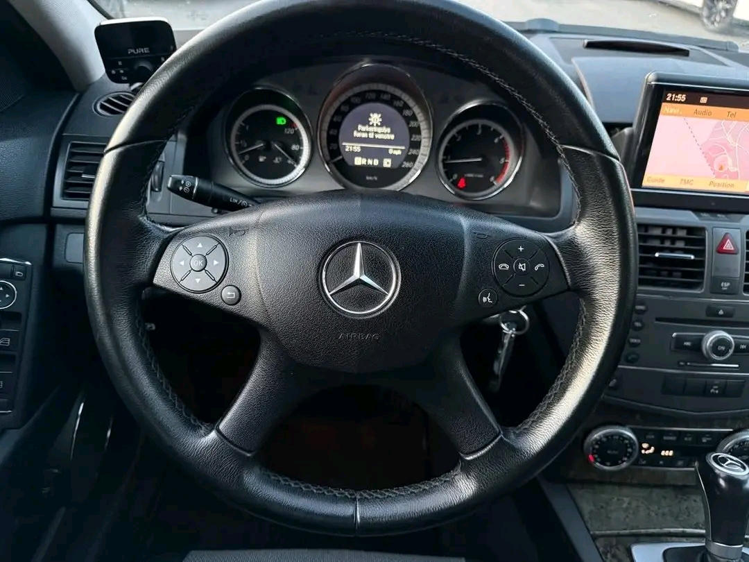 Mercedes-Benz C220