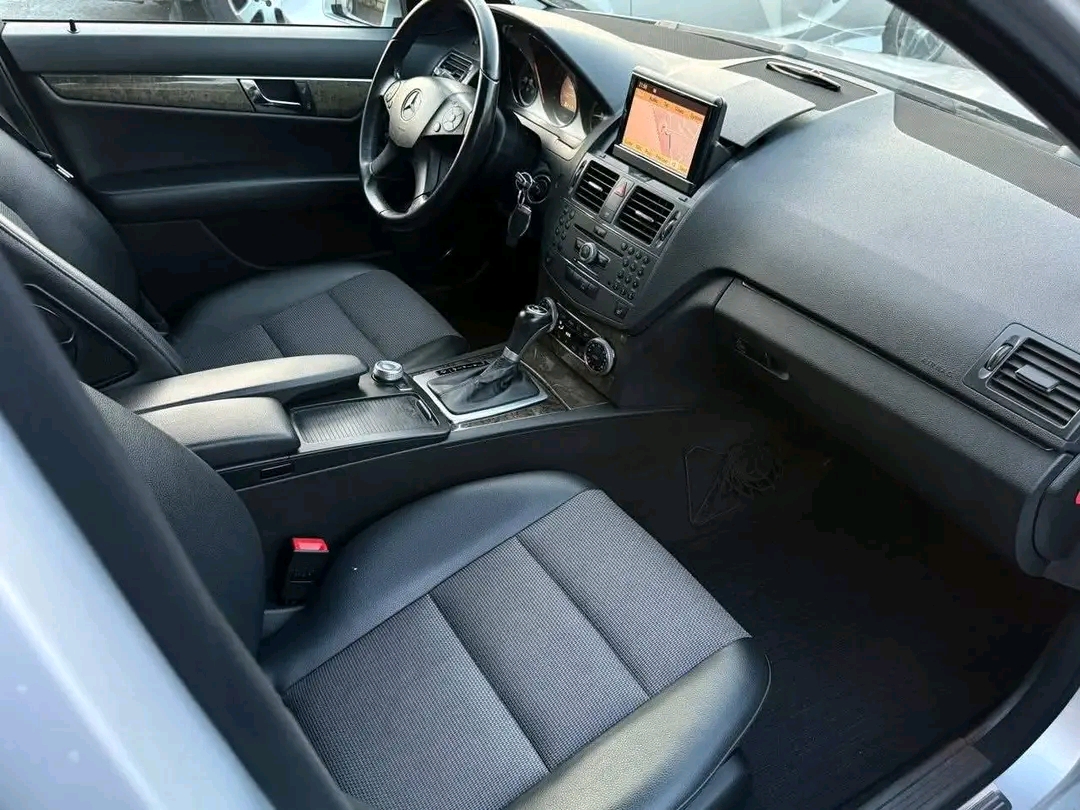 Mercedes-Benz C220