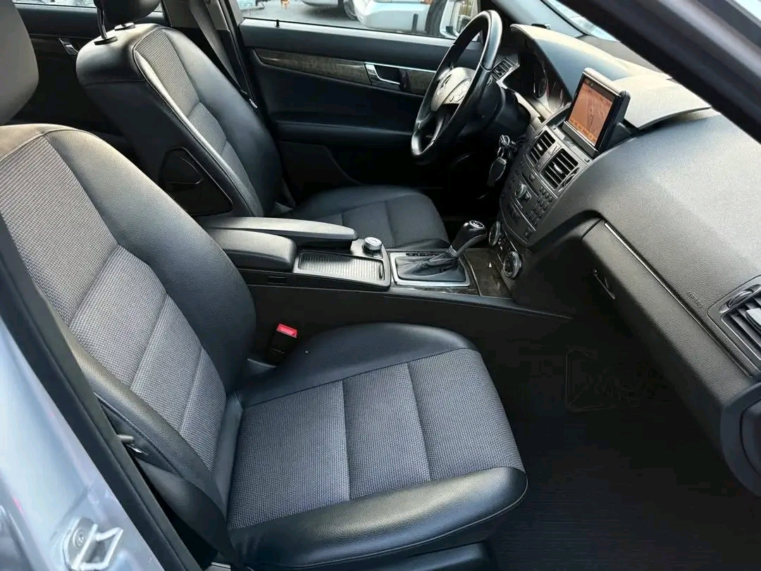 Mercedes-Benz C220