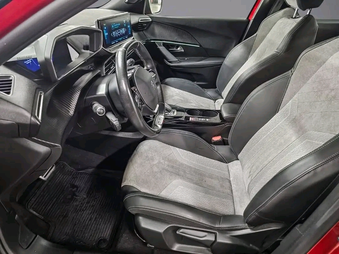 Peugeot e-2008 GT