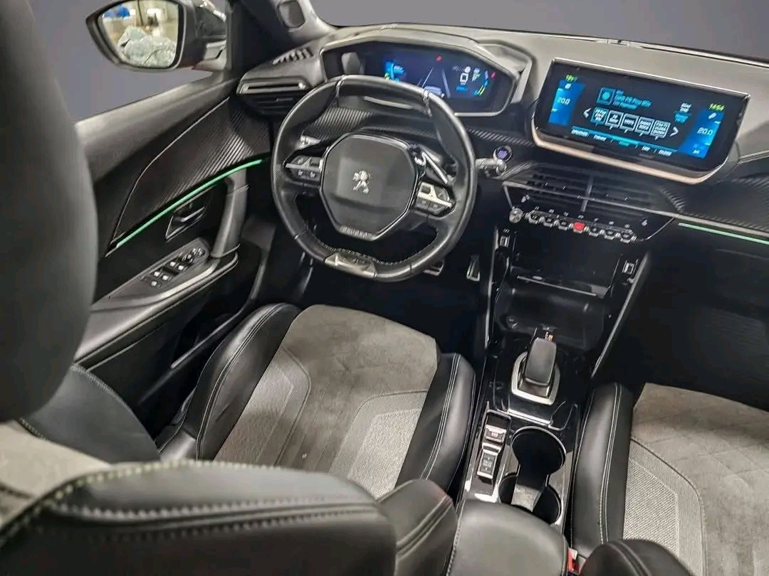 Peugeot e-2008 GT
