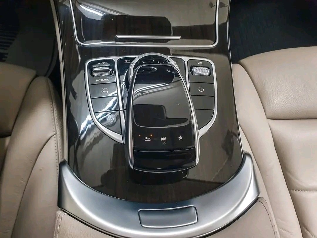 Mercedes-Benz C200