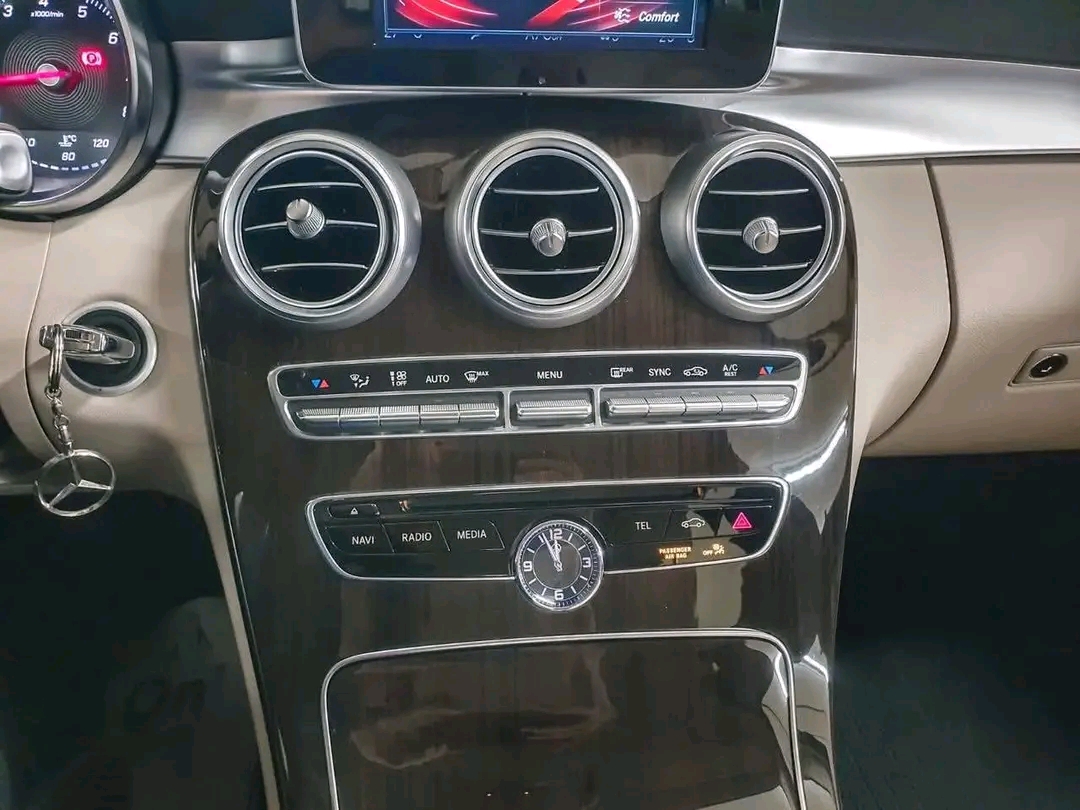 Mercedes-Benz C200