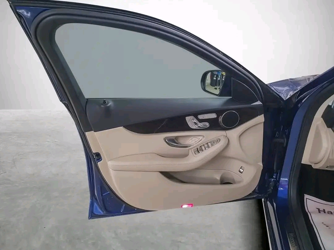Mercedes-Benz C200