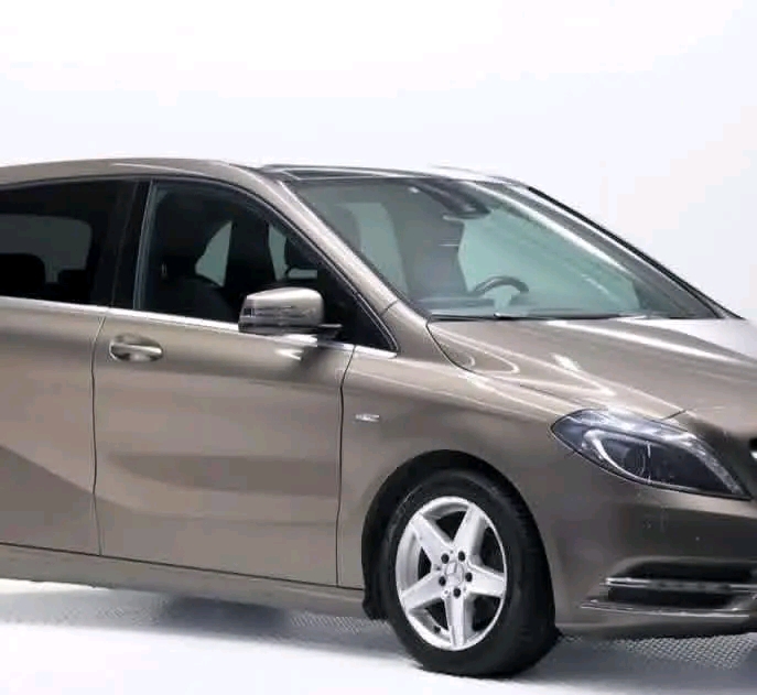 Mercedes-Benz B180
