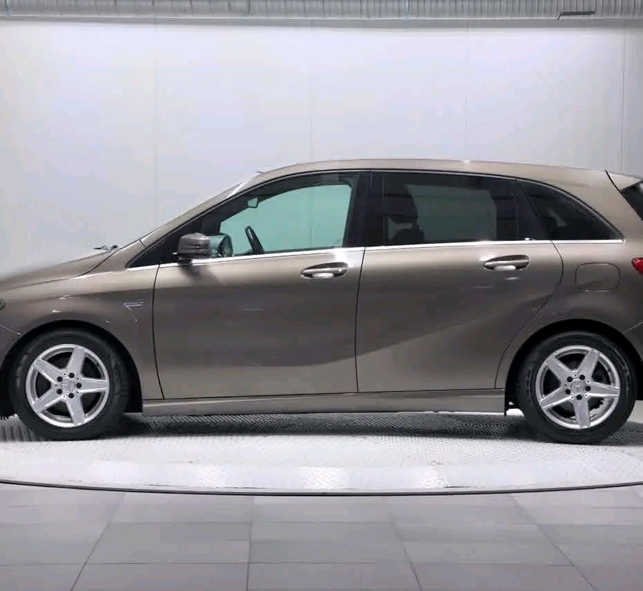 Mercedes-Benz B180