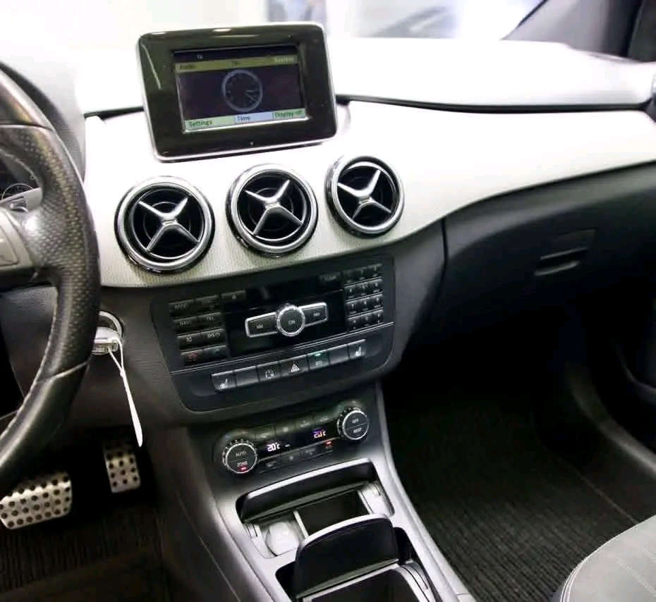 Mercedes-Benz B180