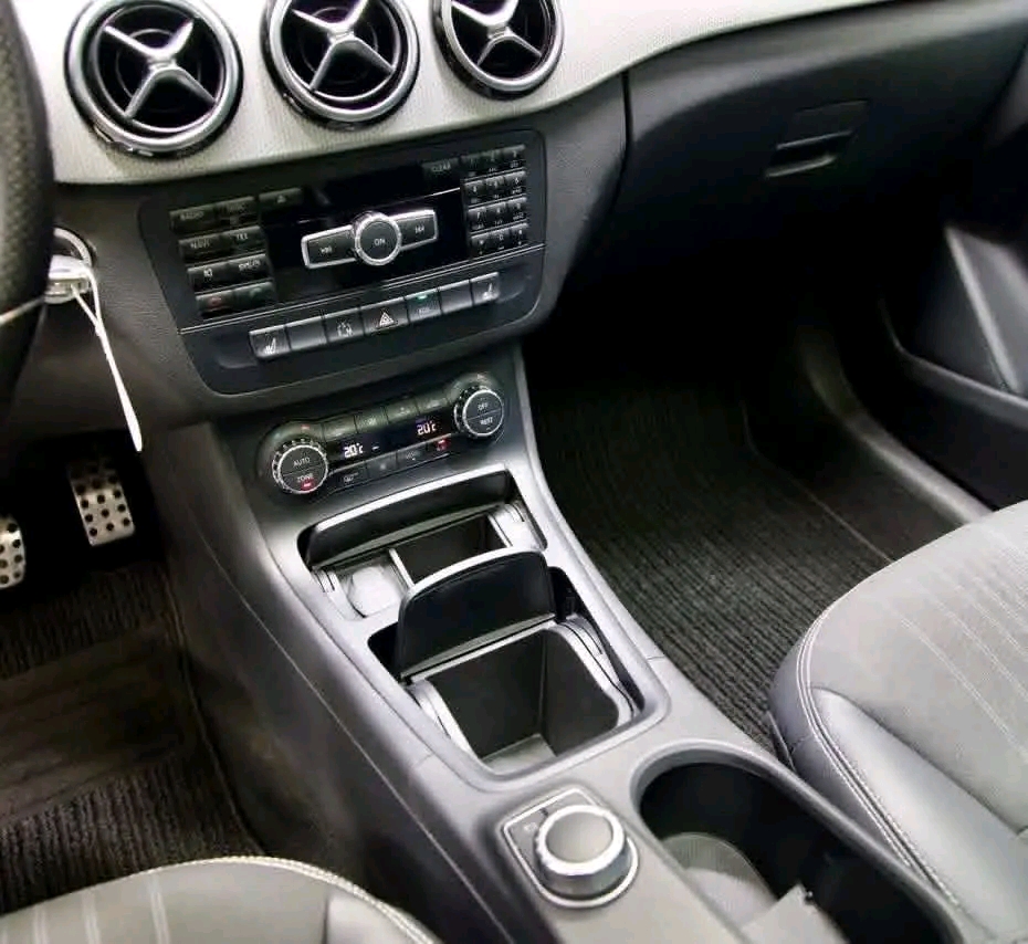 Mercedes-Benz B180