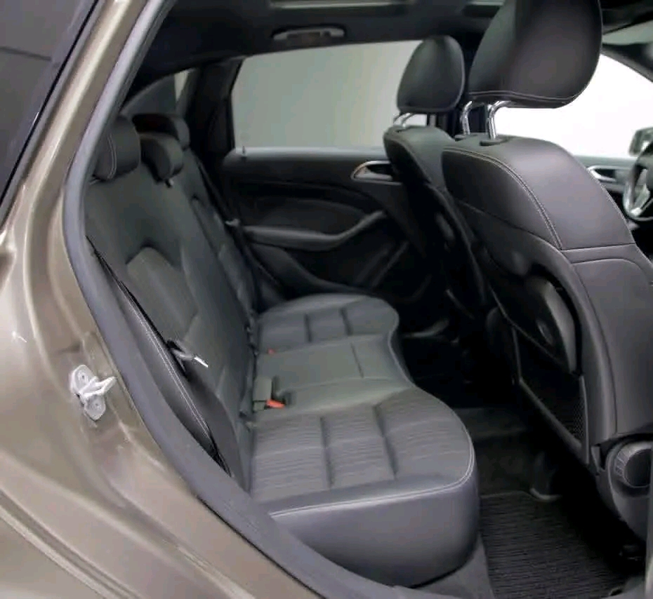 Mercedes-Benz B180