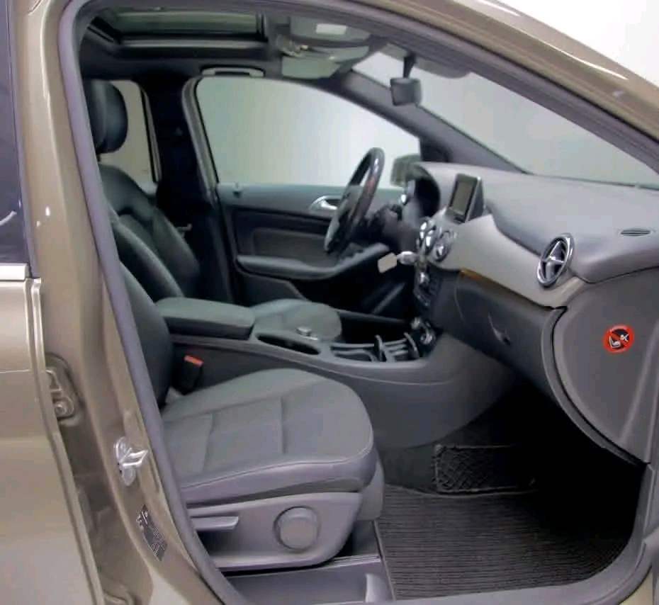 Mercedes-Benz B180