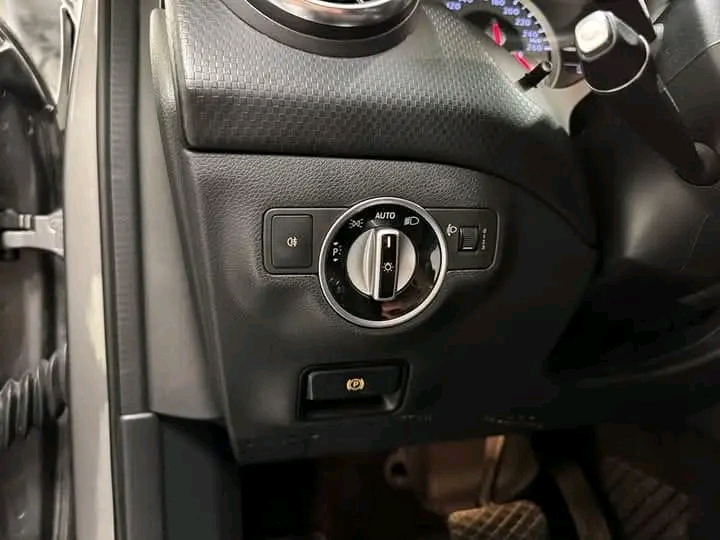 Mercedes-Benz A180