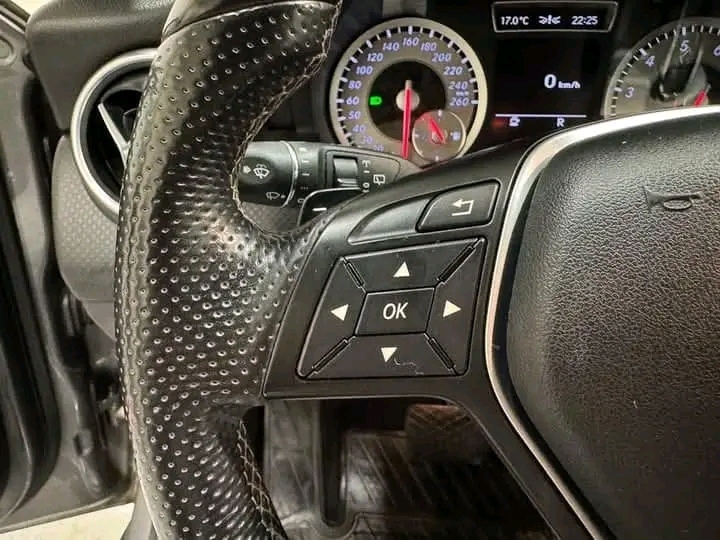 Mercedes-Benz A180