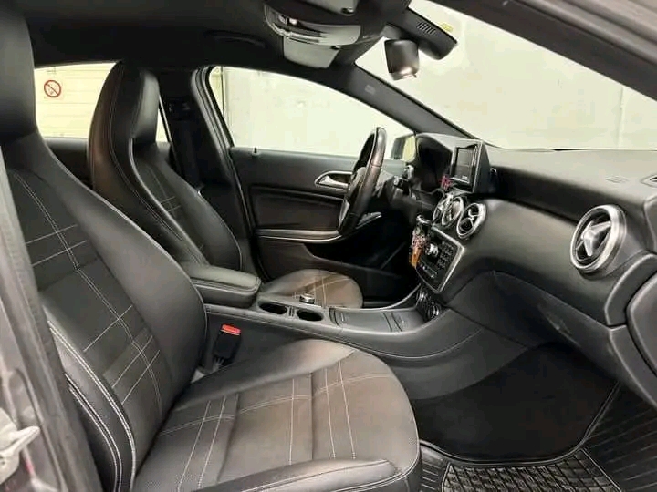 Mercedes-Benz A180