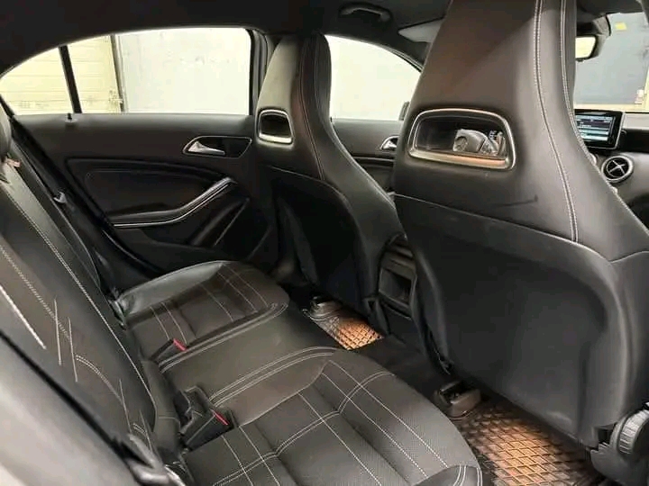 Mercedes-Benz A180