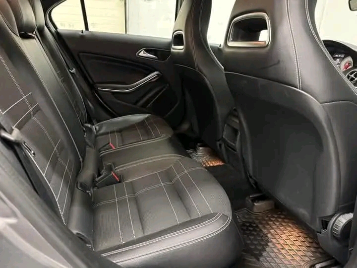 Mercedes-Benz A180