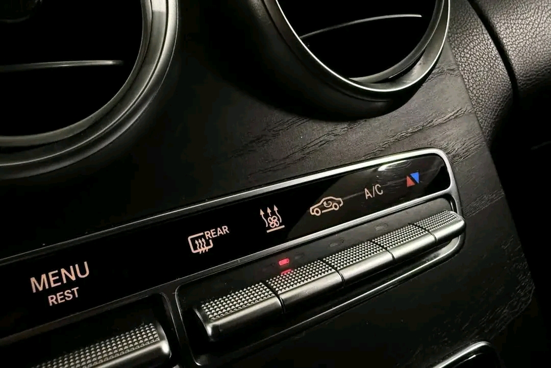 Mercedes-Benz C200