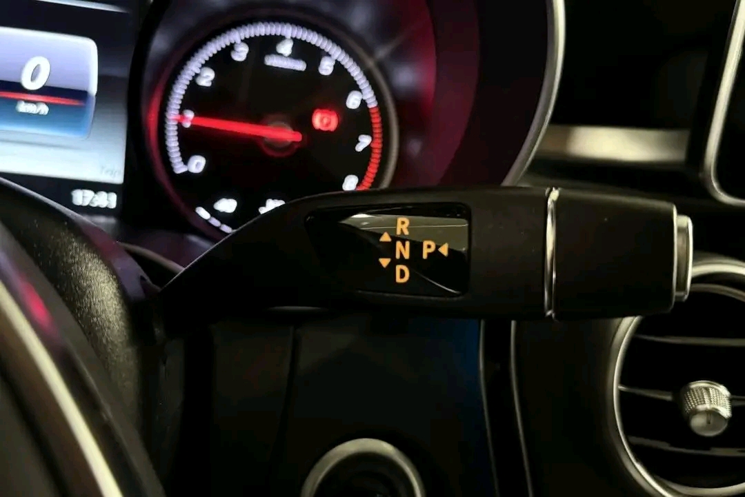 Mercedes-Benz C200