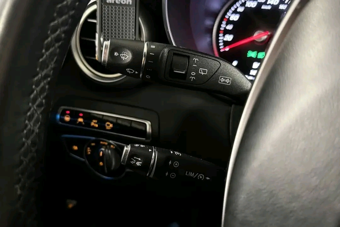 Mercedes-Benz C200
