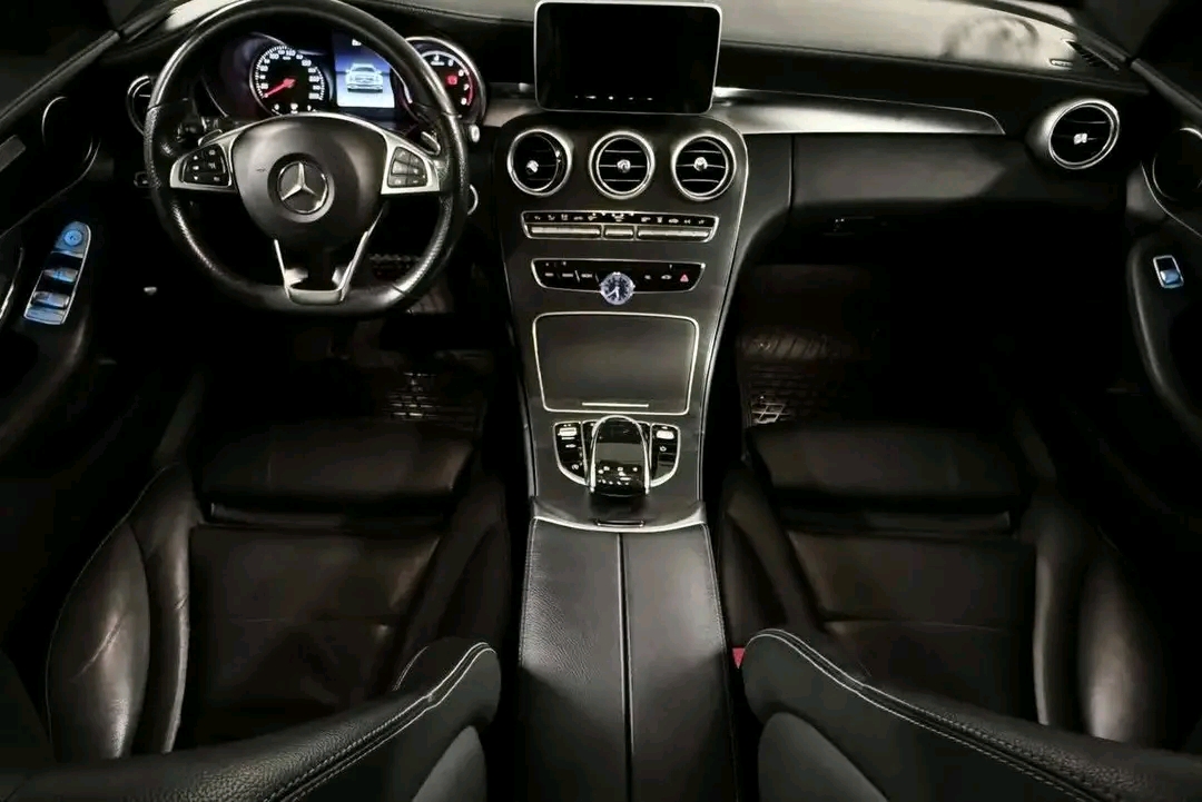 Mercedes-Benz C200
