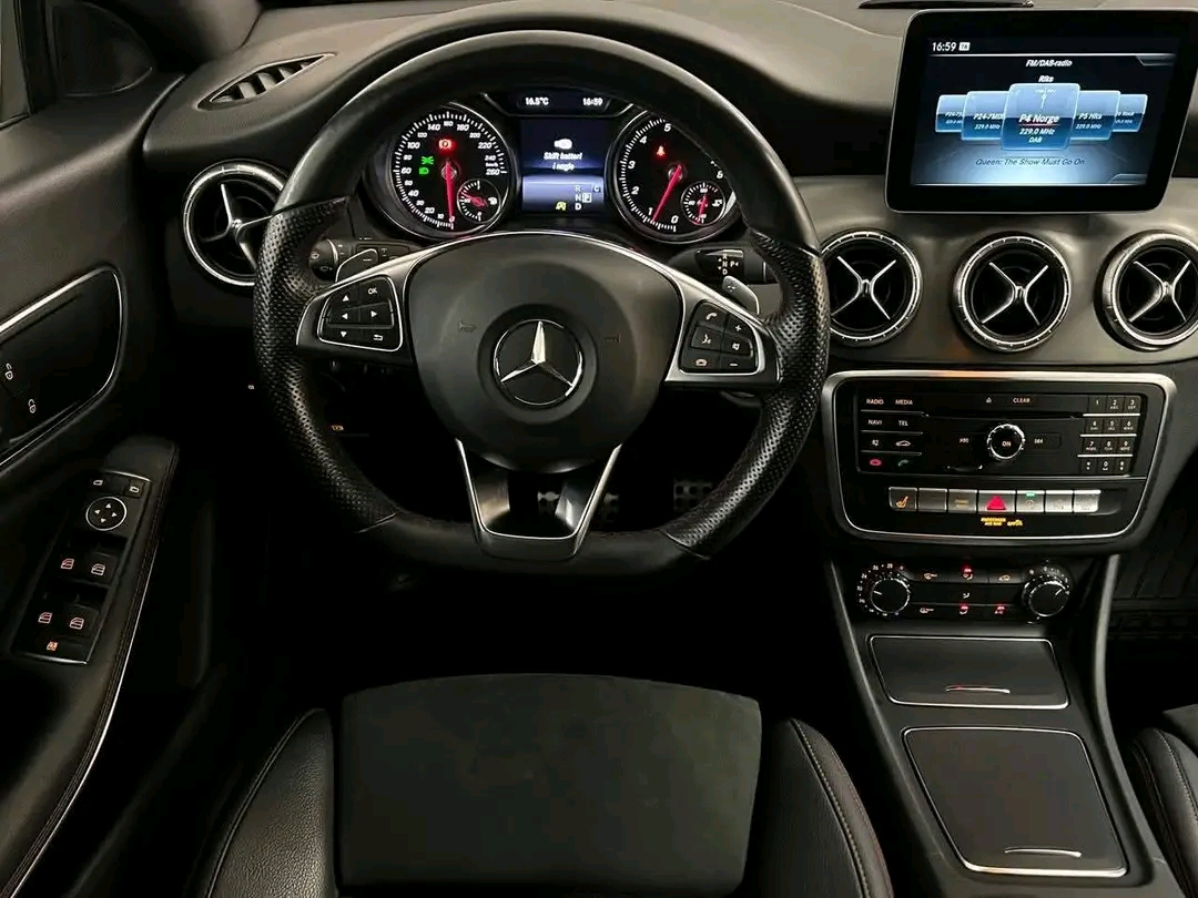 Mercedes-Benz CLA 180 AMG