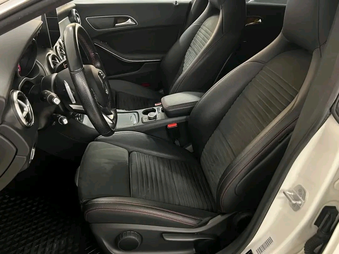 Mercedes-Benz CLA 180 AMG