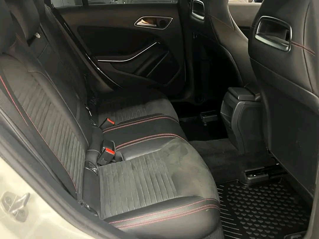 Mercedes-Benz CLA 180 AMG