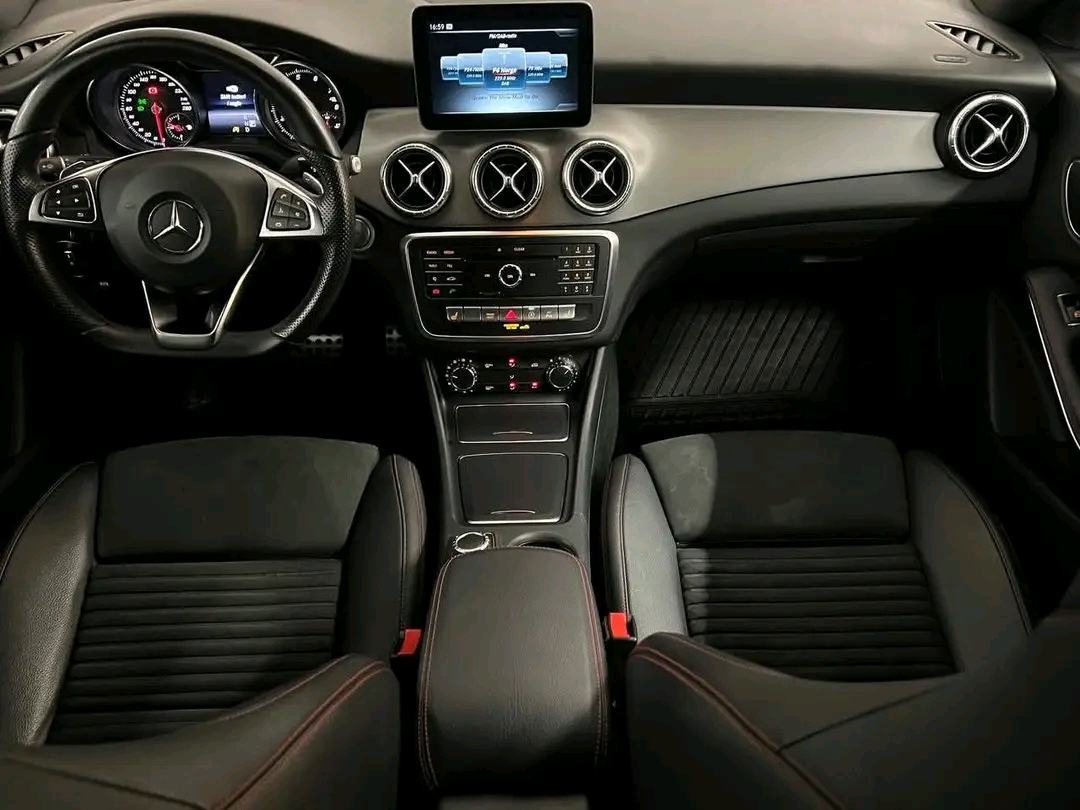 Mercedes-Benz CLA 180 AMG