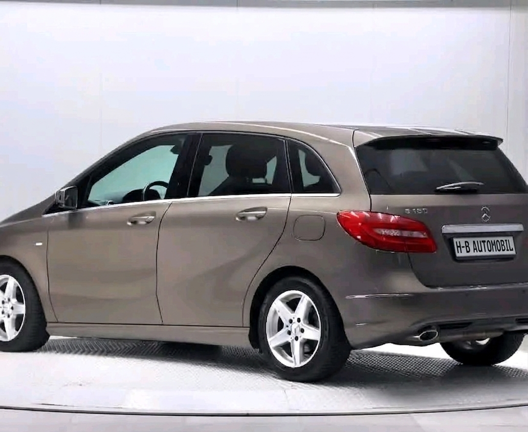 Mercedes-Benz B180