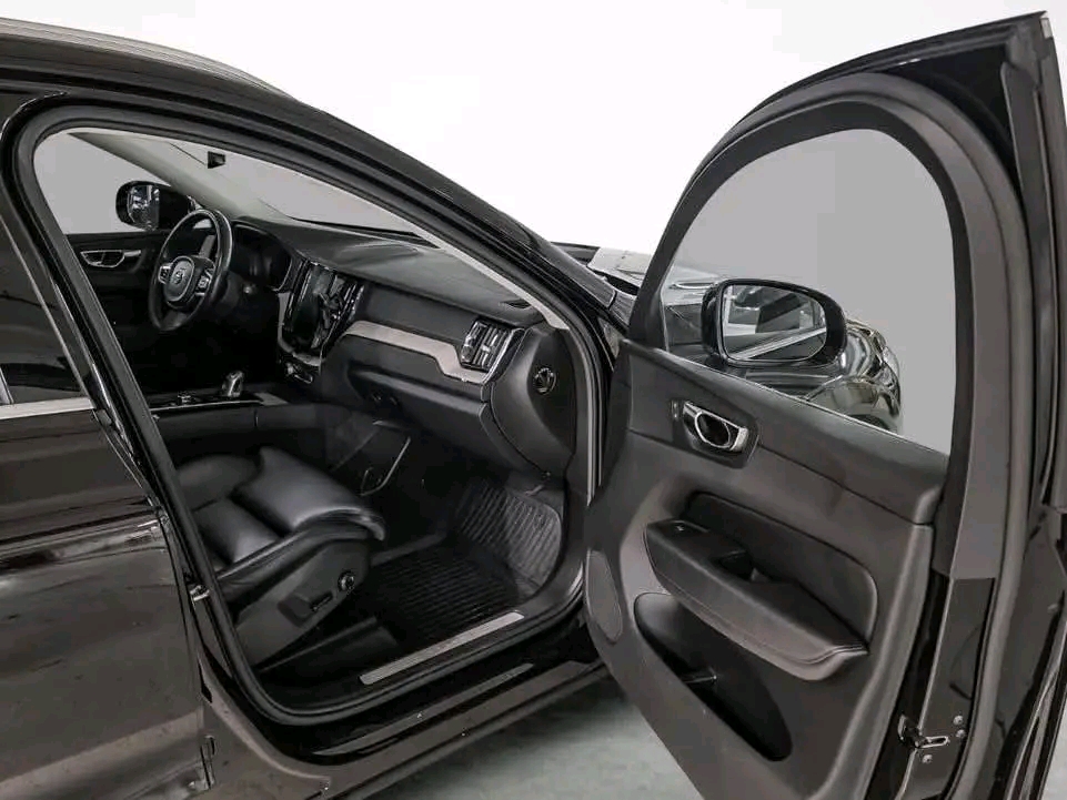 Volvo XC60 T8