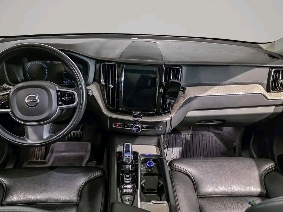 Volvo XC60 T8