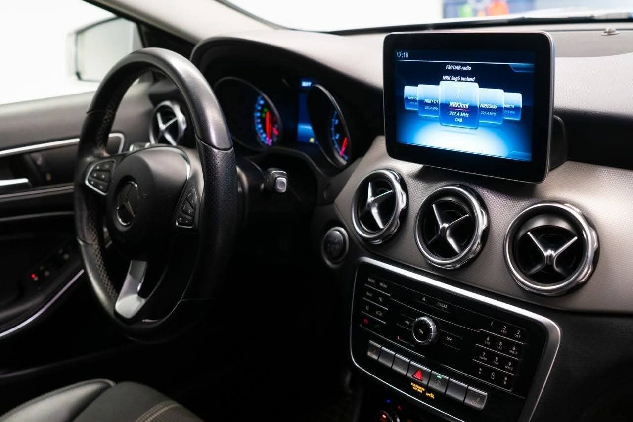 Mercedes-Benz GLA 180